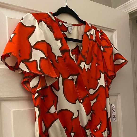 Nine West Vibrant Red and Cream Floral Blouse - Picture 6 of 9